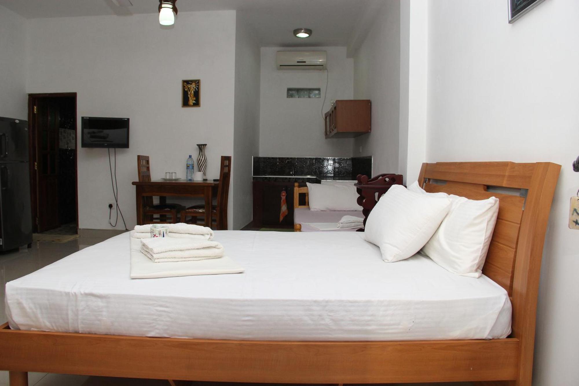 Shanith Guesthouse Негомбо Номер фото