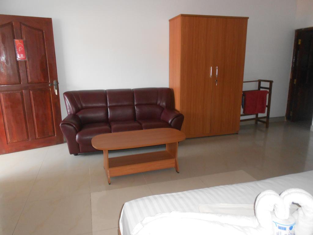 Shanith Guesthouse Негомбо Екстер'єр фото