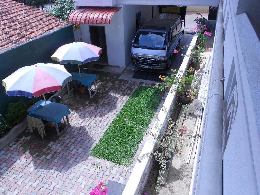 Shanith Guesthouse Негомбо Екстер'єр фото